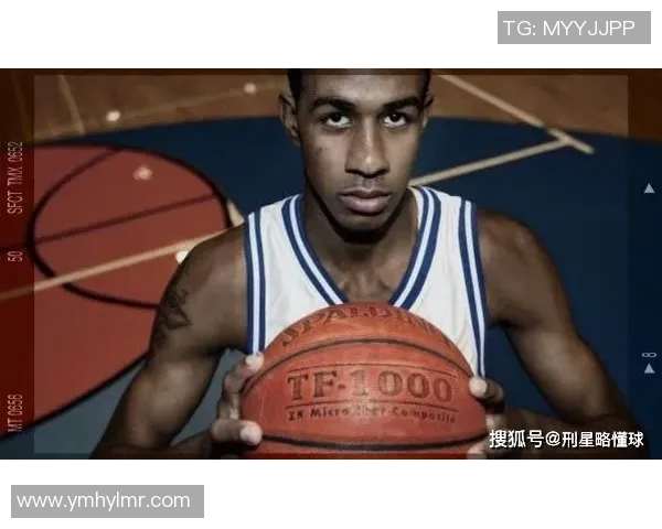 退役秃头足球明星的传奇人生与赛场背后的故事